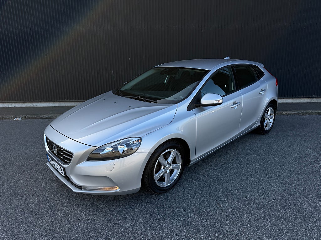 Volvo V40 V40 D2 Powershift Kinetic | Nyservad | 1.95% Kampanj |