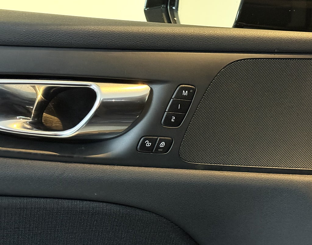 Volvo V60 T6 Twin Engine AWD Geartronic Momentum Advanced MOMS