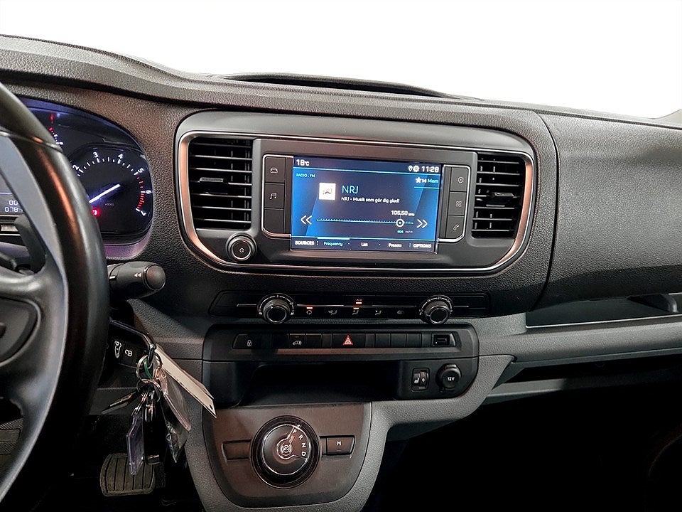 Bild på Peugeot Expert PRO 2.0 BHDi 145hk Aut L2 - B-KAMERA, DRAG