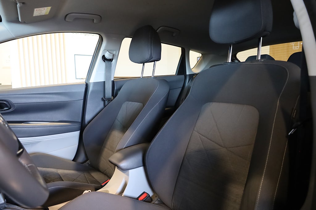 Hyundai Bayon 1.0 T-GDI DCT Advanced B-Kamera Rattvärme