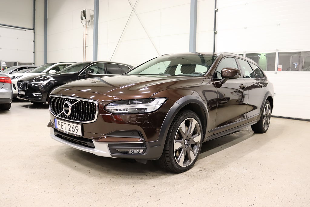Volvo V90 Cross Country D5 AWD Inscription Pano B&W 235hk