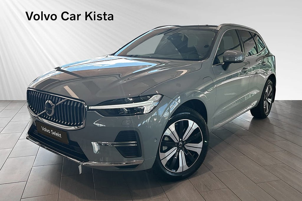 Volvo XC60 Recharge T6 II Core Edition Drag Pano 360Kam
