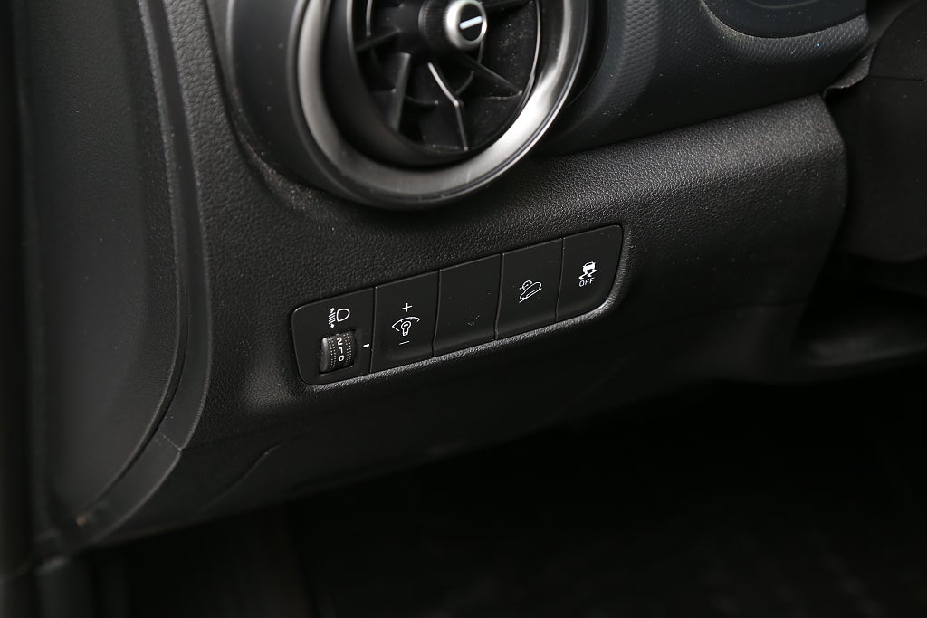 Hyundai Kona 1,0 T-GDI 120hk Essential Aut Kamera Carplay Drag 2023