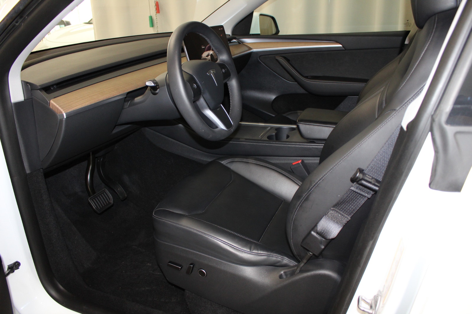 Tesla Model Y Standard Range RWD, Drag, 20'' Uberturbine, Nybilsgaran 2023 - miniatyr 16