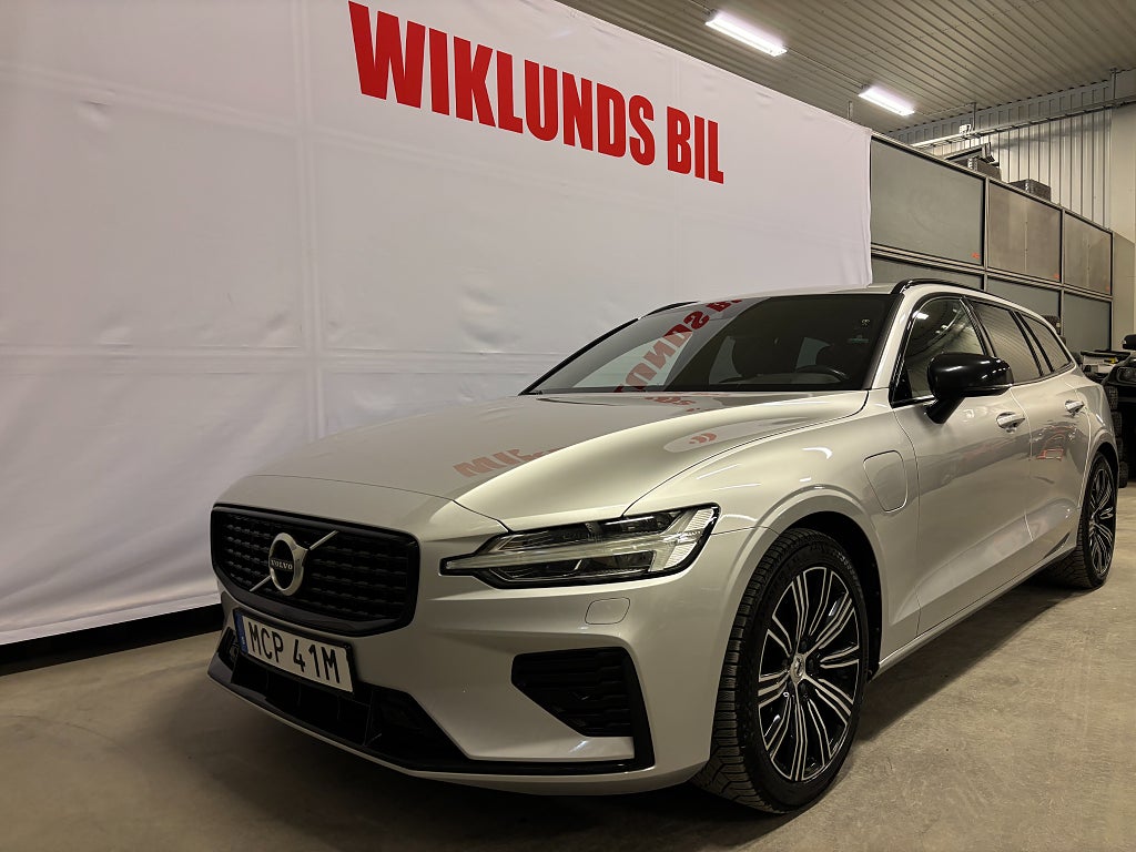 Volvo V60 Recharge T6 AWD Geartronic R-Design 341hk H/K Back GPS 