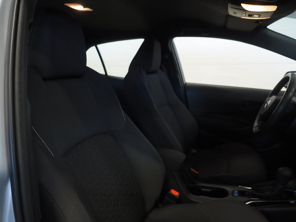 Toyota Corolla Hybrid e-CVT Life 122hk Backkamera Låga mil! 2021