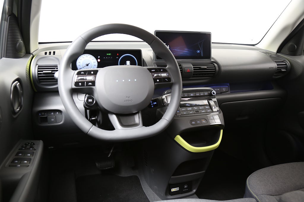 Hyundai Inster Cross Long Range 49kWh  | Moms | Låga mil fd. demobil 2025