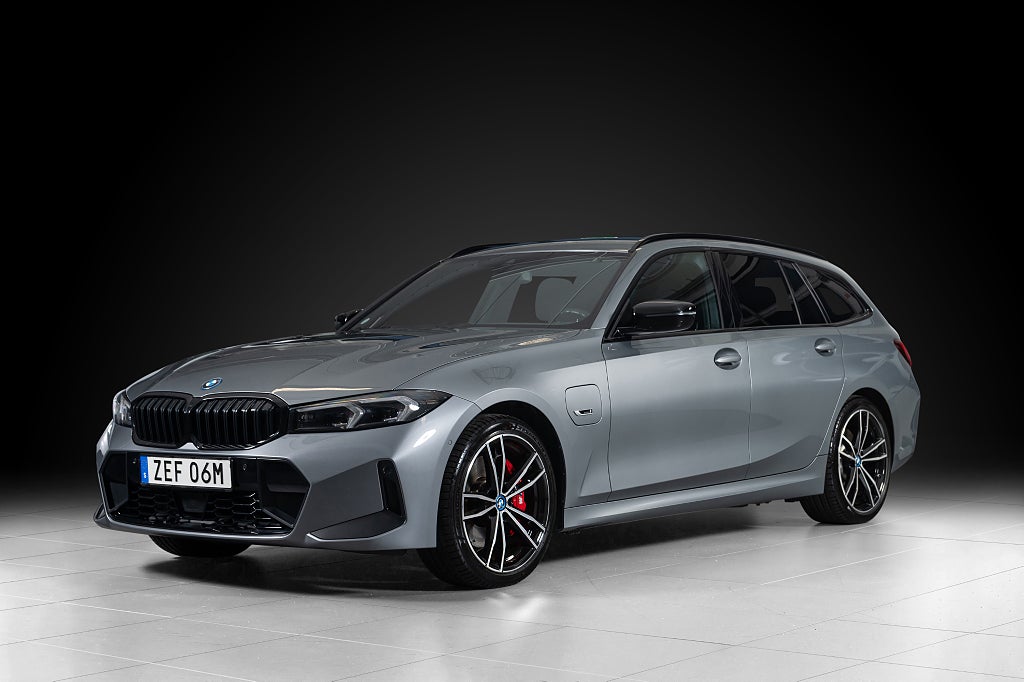BMW 330e xDrive Touring LCI M Sportpaket Pro MOMS