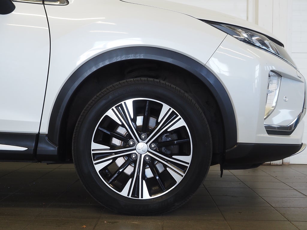 Mitsubishi Eclipse Cross 1.5 T-MIVEC S-AWC CVT Intense Onyx Pano 360° Skinn HUD