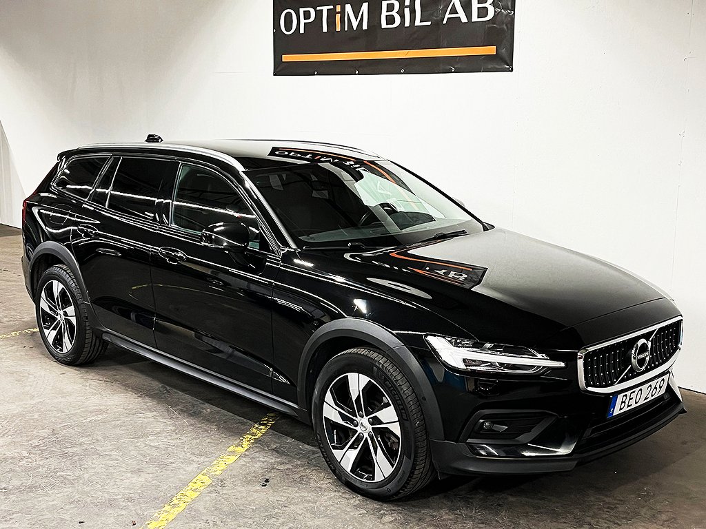 Volvo V60 Cross Country B4 AWD Geartronic Navi VOC Kamera 