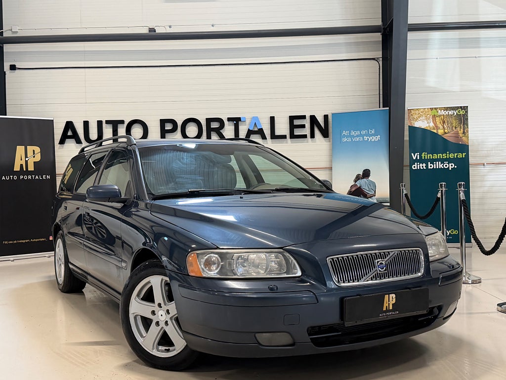 Volvo V70 2.5T Momentum Spaceball Xenon Drag Nybesiktad 