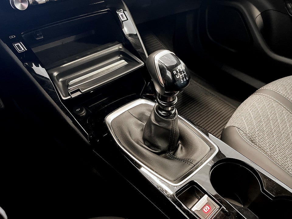 Bild på Peugeot 2008 Allure 1.2 PT 130hk CARPLAY FARTHÅLLARE