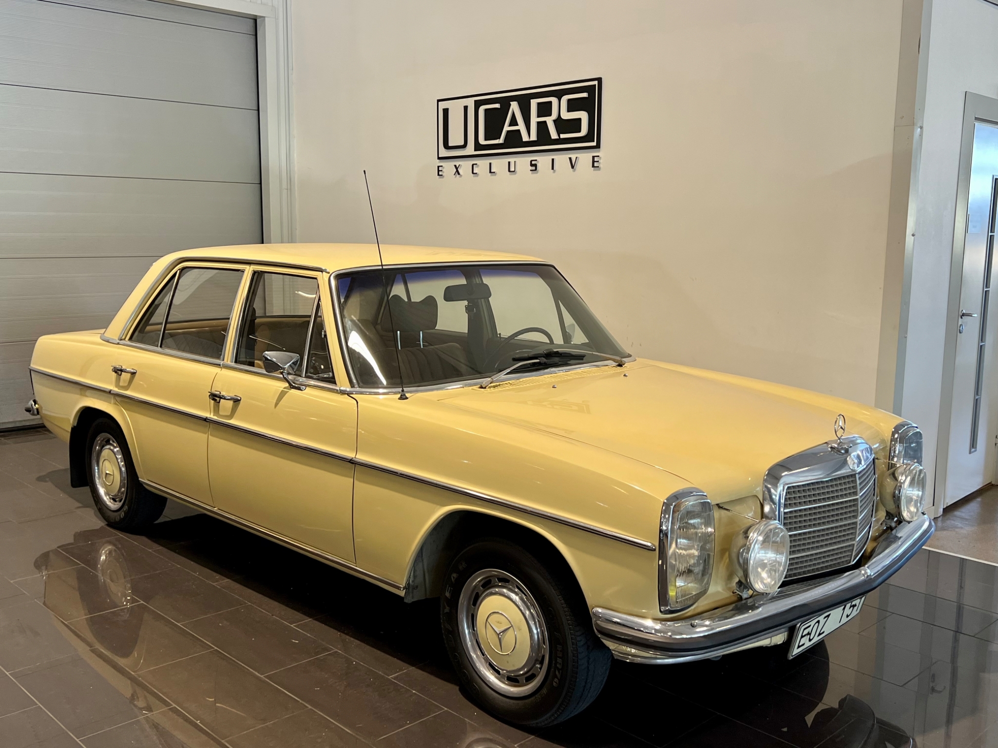 Mercedes-Benz 230