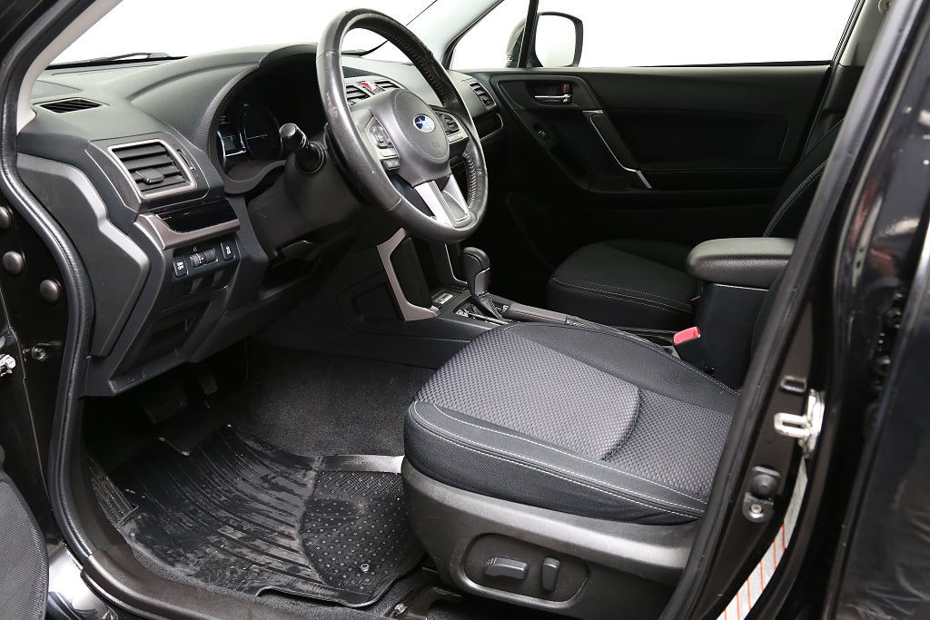 Subaru Forester 2,0D 147hk XS AWD Aut Extraljus Motorvärmare Drag 2016