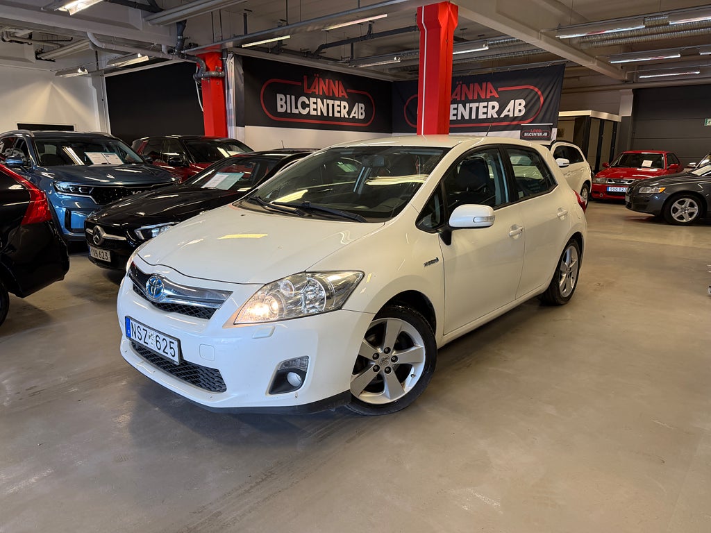 Toyota Auris Hybrid e-CVT HSD Comfort Motorvärmare NYBES Nyservad 