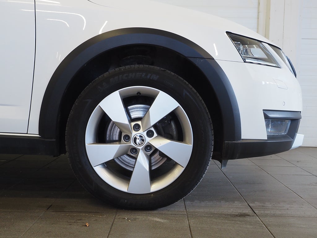 Skoda Octavia Scout 2.0 TDI 184hk 4x4 Premium | Drag | D-värm | Navi | 2020