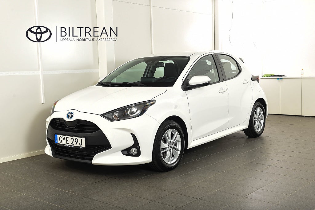 Toyota Yaris Elhybrid Active Komfortpaket Backkamera Rattvärme