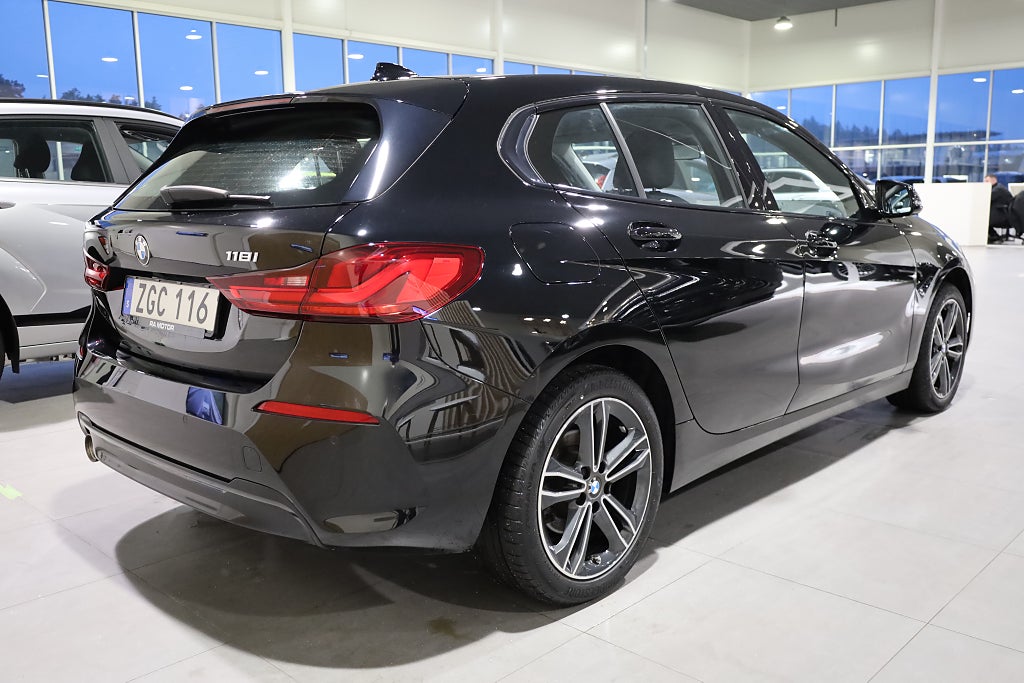 BMW 118I Sport line 136hk Navi Rattvärme PDC Leasbar LED 2022