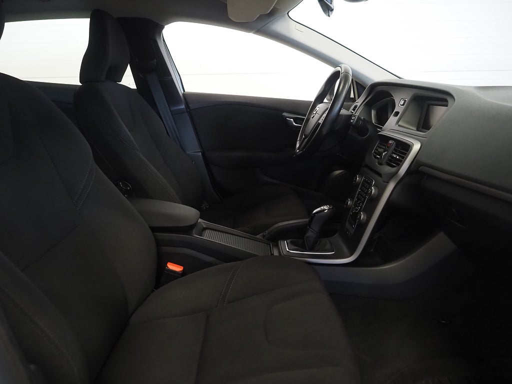 Volvo V40 D2 Business 120hk Drag P-Sen VOC D-Värm 2018