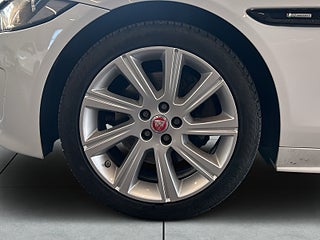 Jaguar XE 20d AWD R-Sport/S&V-hjul/Värmare/Drag/Psensorer