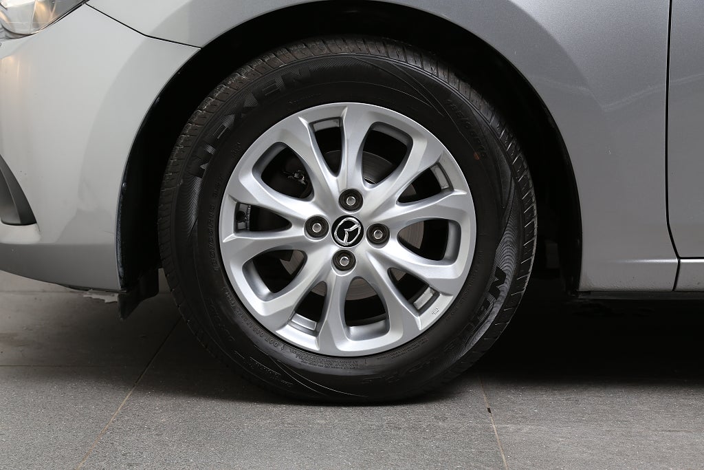 Mazda 2 1,5 SKYACTIV-G 90hk Core Aut Motorvärmare Dragkrok 2015