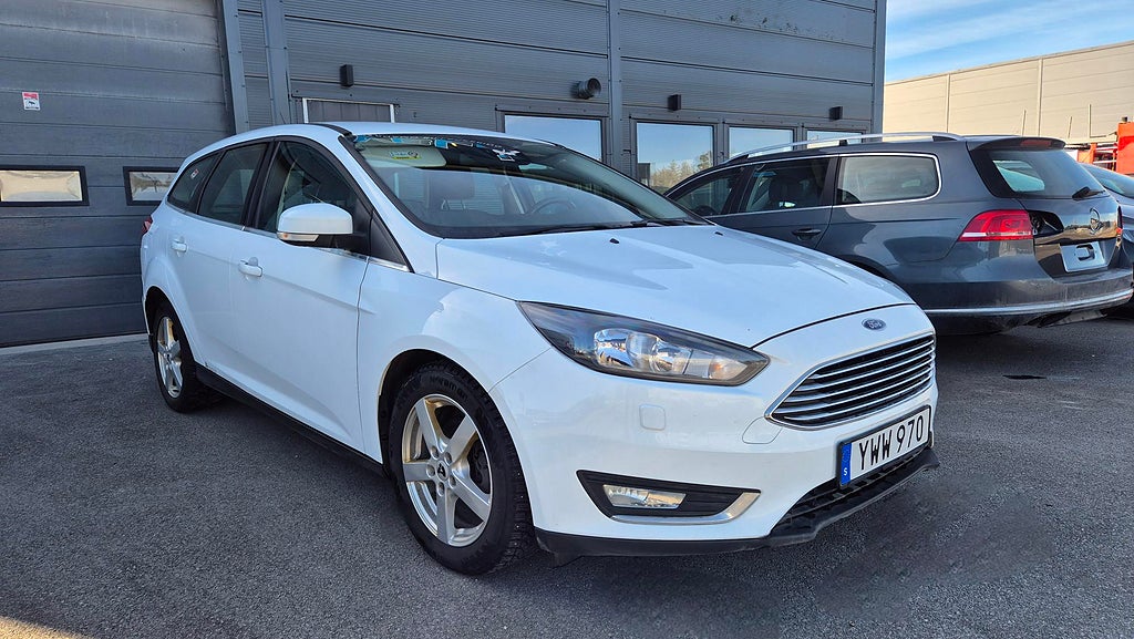 Ford Focus Kombi 1.0 EcoBoost Titanium EU6 Nyservad/kamrem 