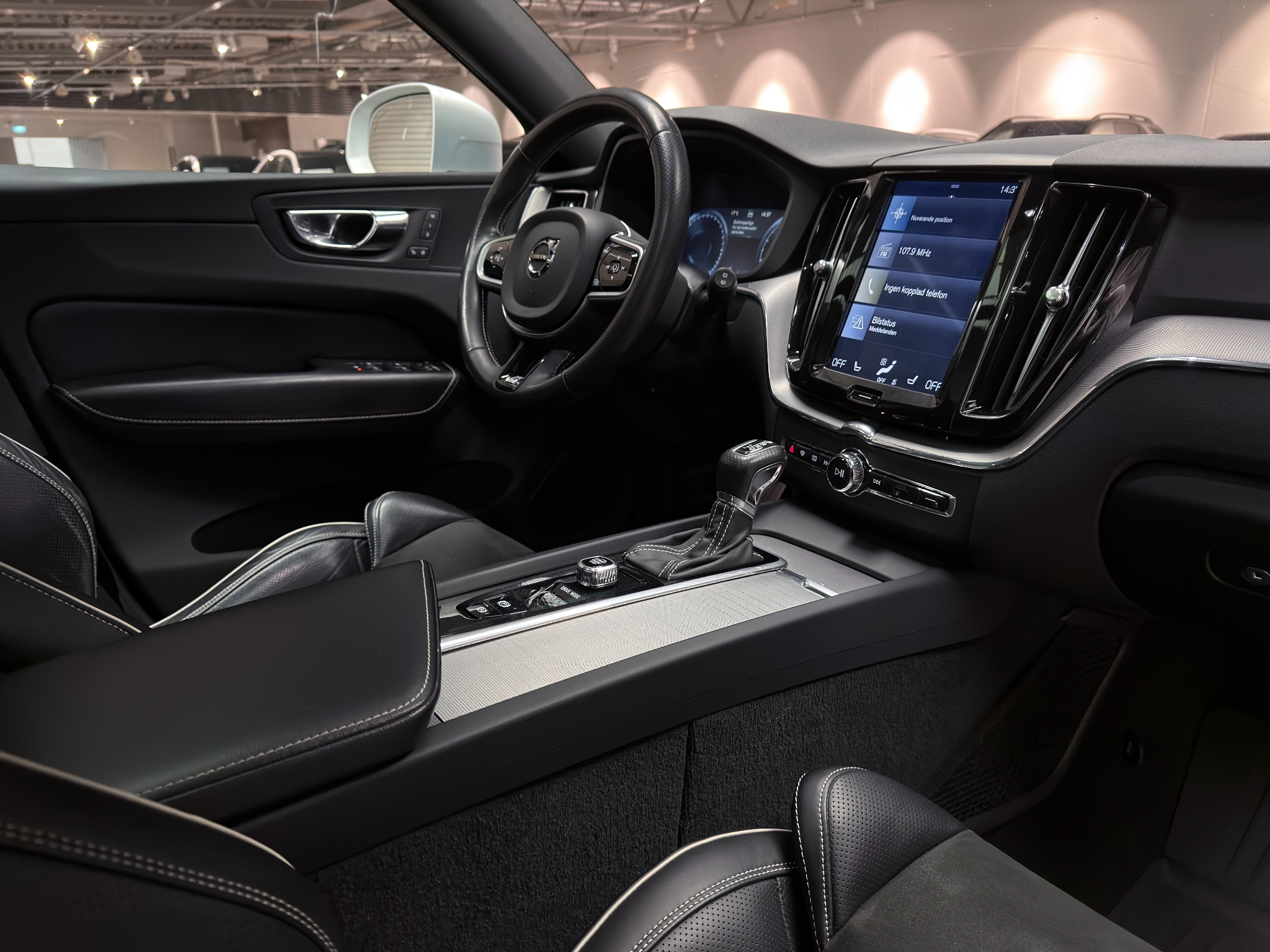 Volvo XC60 T5 AWD R-Design 254hk | Drag | Panorama | Klimatpaket 2018 - miniatyr 40