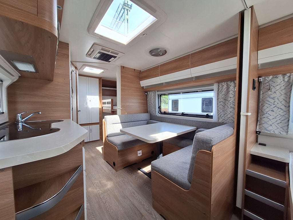 Hobby De Luxe 545 KMF Barnkammare, AC, Mover, Nytt Tält