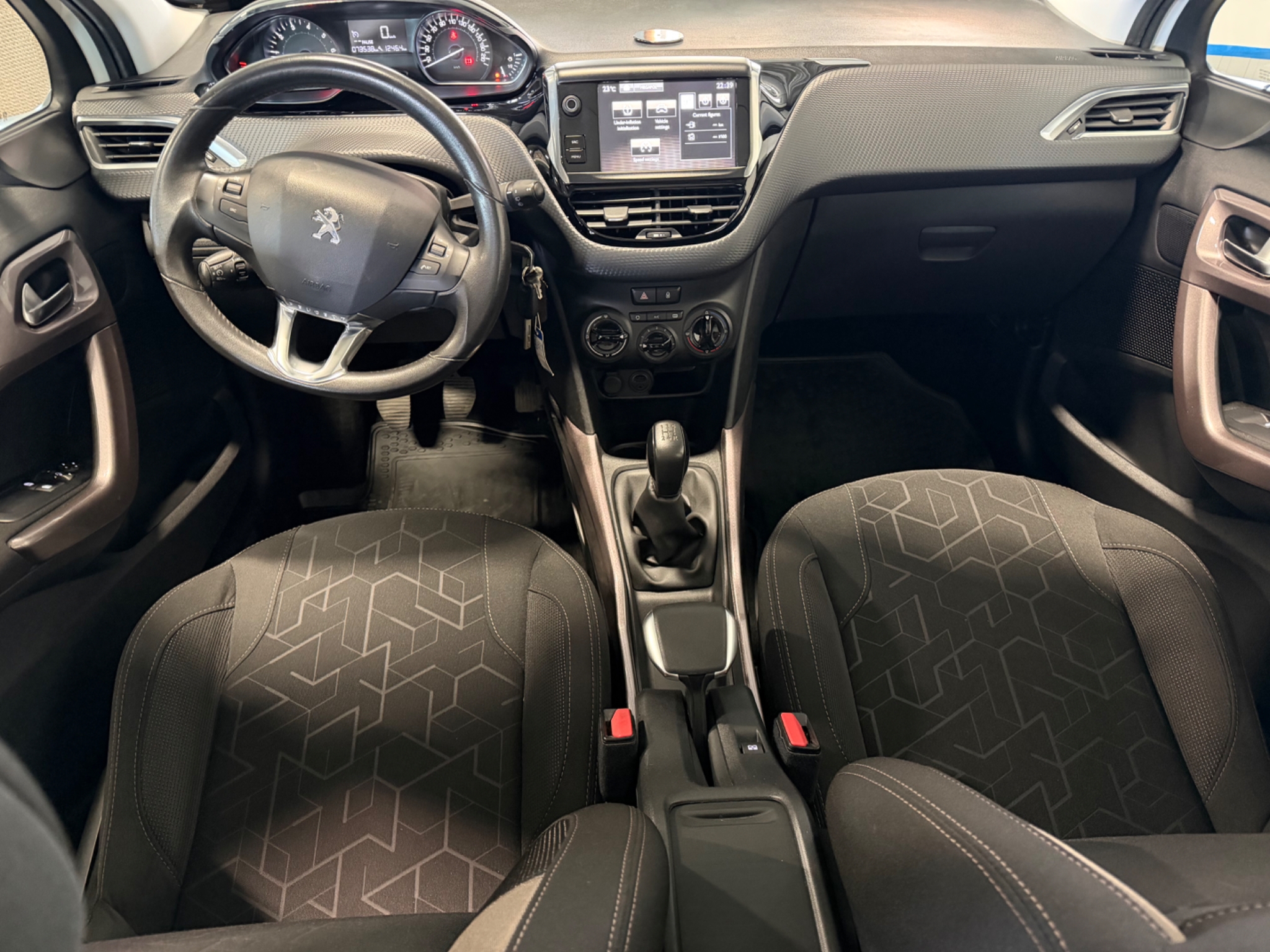 Peugeot 2008 1.2 VTi Euro 6 2016, bild 5/10