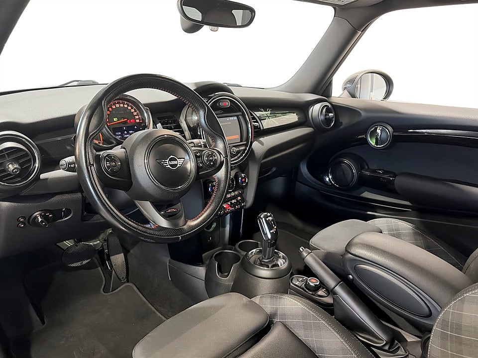 Bild på MINI Cooper S 3D 192hk Aut P-SENSORER FARTHÅLLARE KEYLESS
