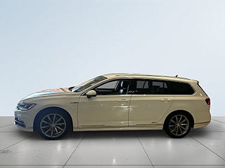 Volkswagen Passat Sportscombi 2.0 TDI 4M GT Dragkrok Dvärme B-kamera S&V – bild 4