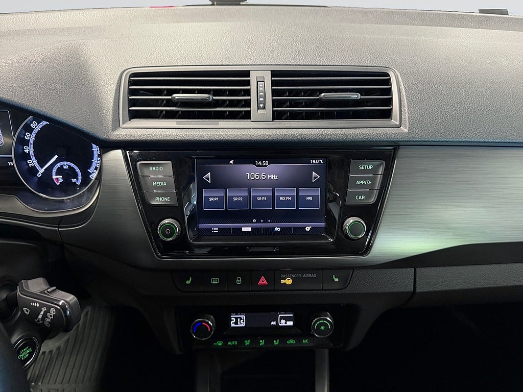 Skoda Fabia 1.0 TSI Dragkrok Carplay Sensorer Farthållare bild 10