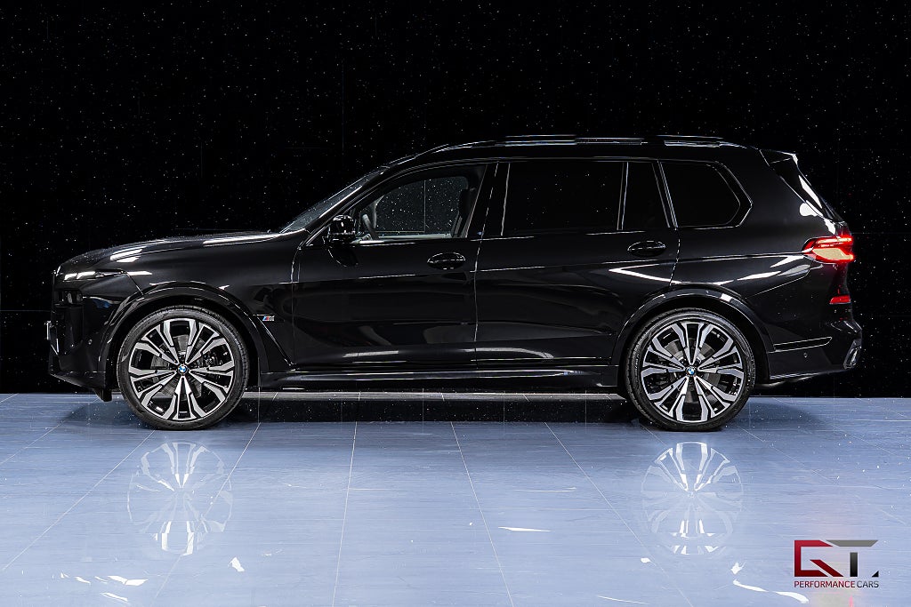 BMW X7 M60i xDrive 2026 MOMS Pano Sky 23" B&W DAP Dragkrok HuD