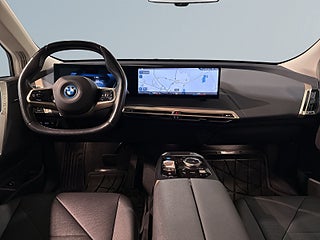 BMW iX xDrive40 Innovation 360° Laser Pvärm HuD H/K GPS SoV – bild 8