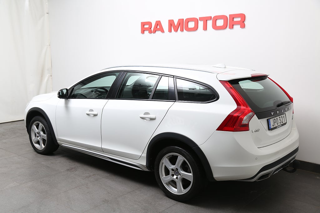Volvo V60 Cross Country D3 150hk Momentum Aut Nybesikt Värmare Motorv 2017