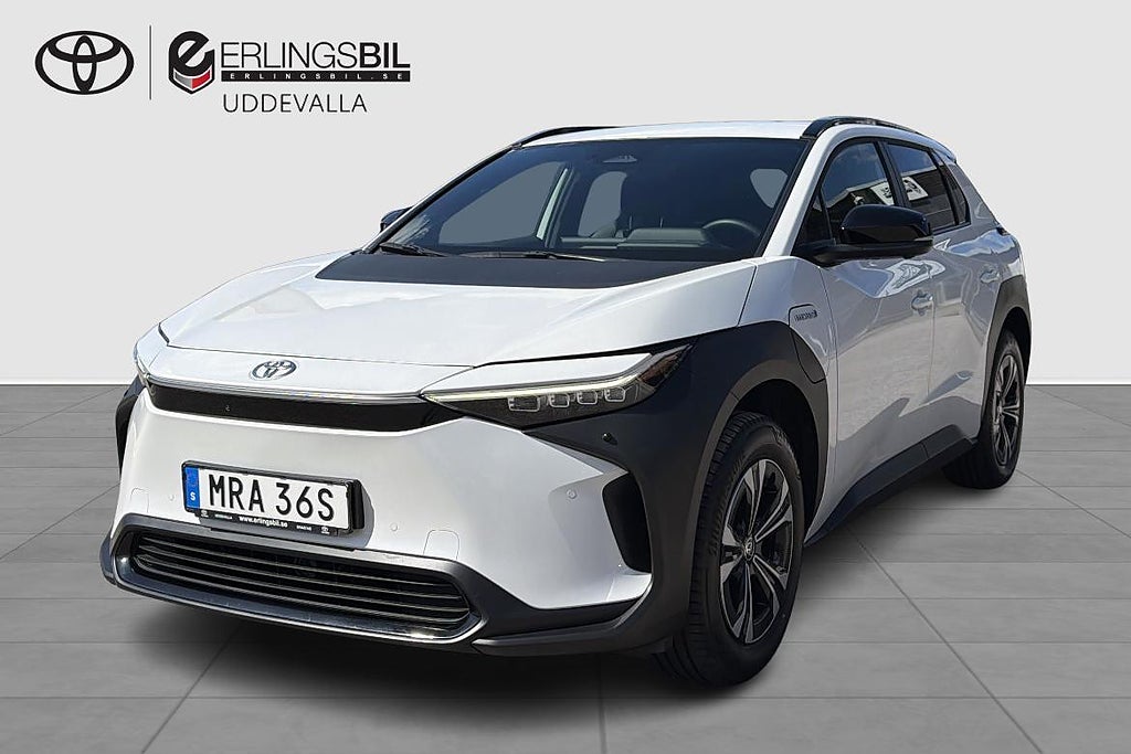 Toyota bZ4X FWD STYLE PREMIUMPAKET V-HJUL / 2,95% RÄNTA / MOMSBIL