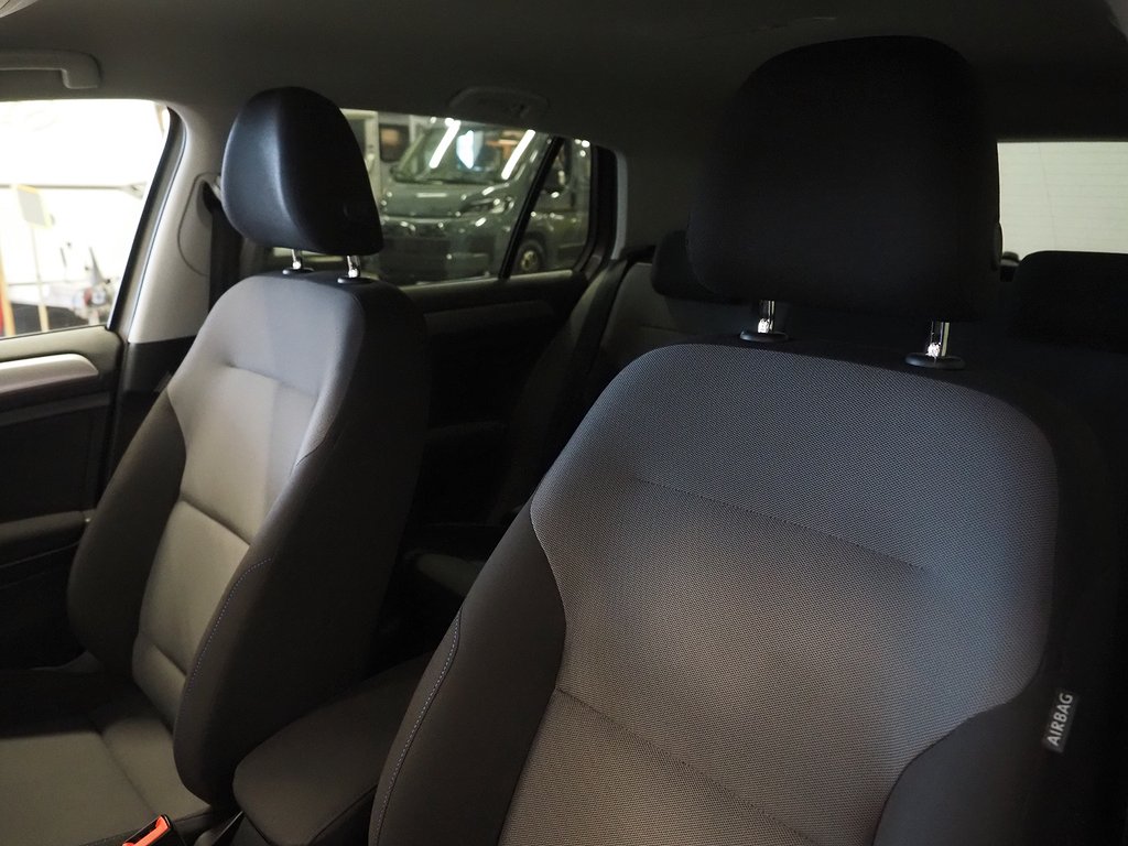 Volkswagen E-Golf 24.2 kWh Navigation Motorvärmare Låga mil 2015