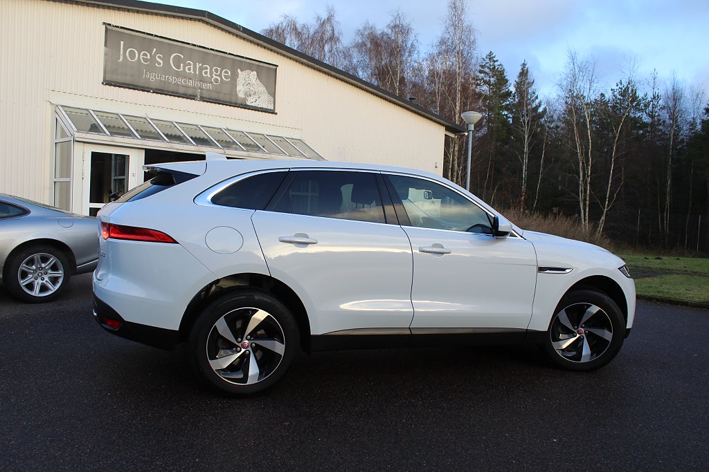 Jaguar F-Pace 30d 300 hk, lågmil, perf historik, panorama mm