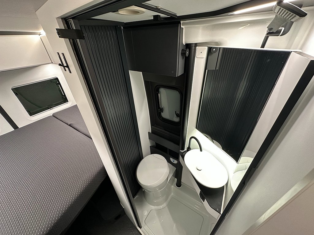 Adria TWIN SUPREME 600 SPB / Aut / Dieselpanna / <6 meter - Adria