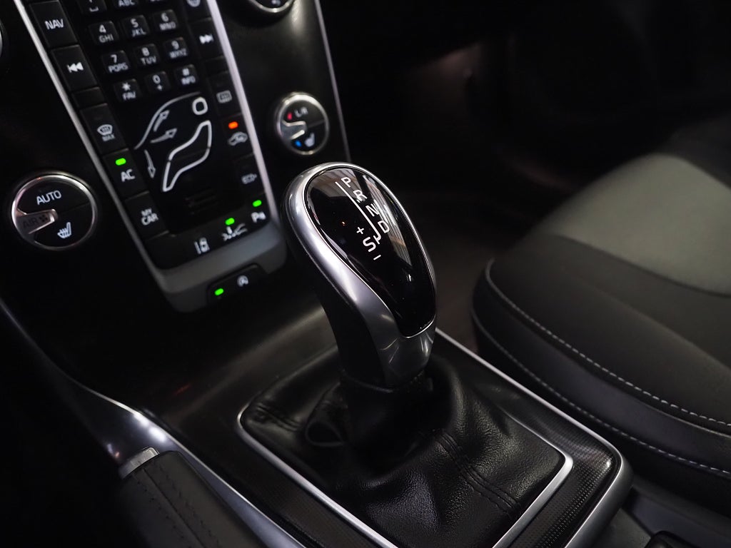 Volvo V40 D3 115hk Business Advanced Momentum | B-Kamera | VOC |