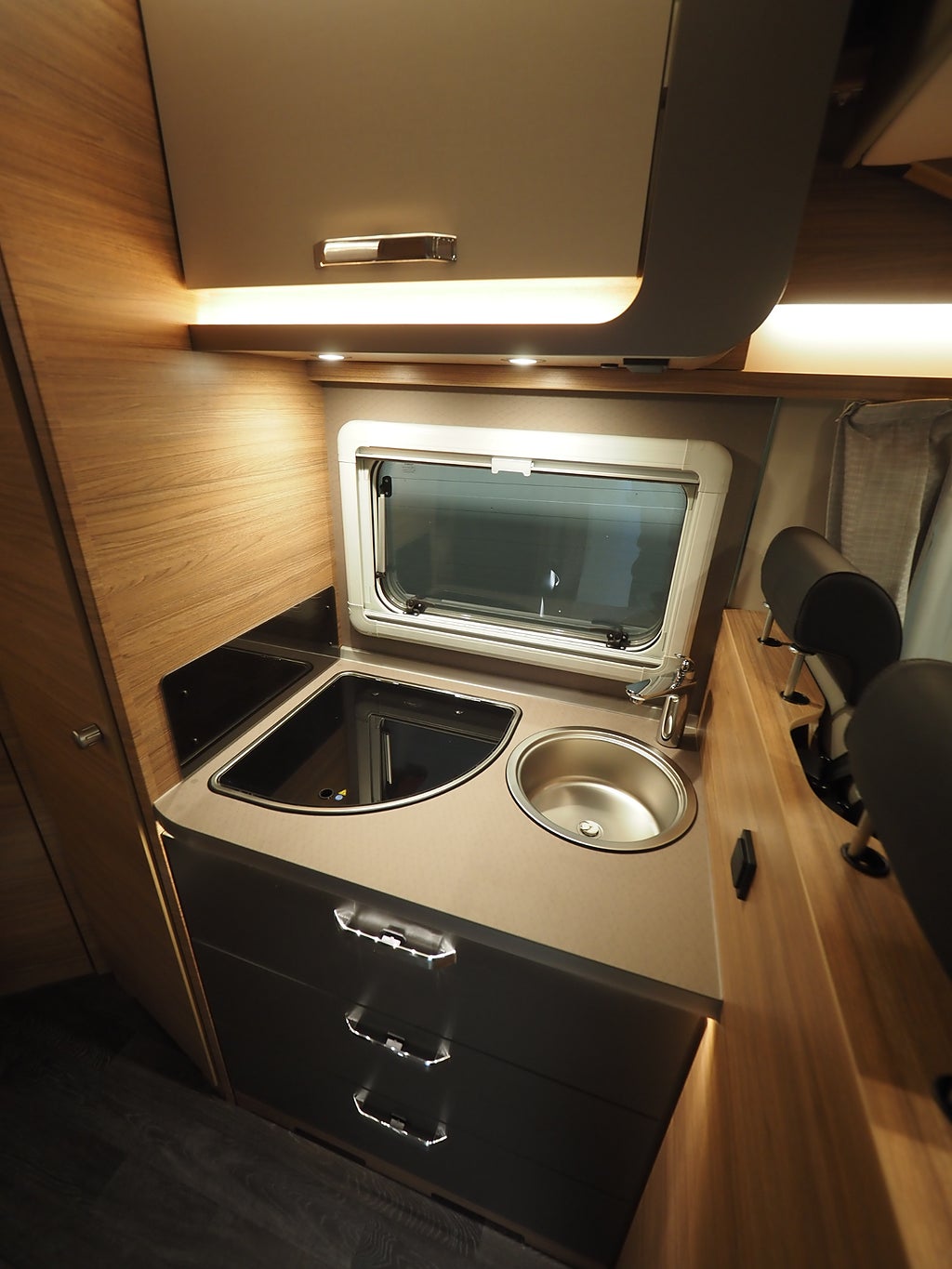 Weinsberg CaraSuite 650 MF AUT | 3500kg | Loungepaket