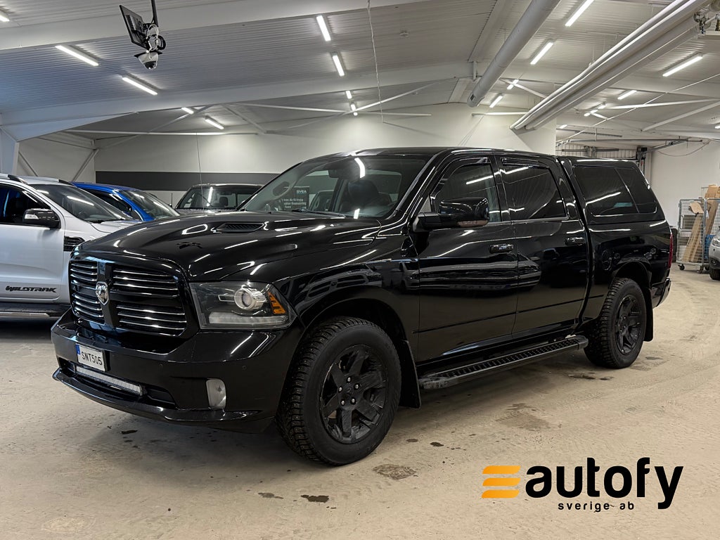 Dodge RAM 1500 Crew Cab 5.7 V8 HEMI 4x4 SPORT KÅPA BLACK EDT. 