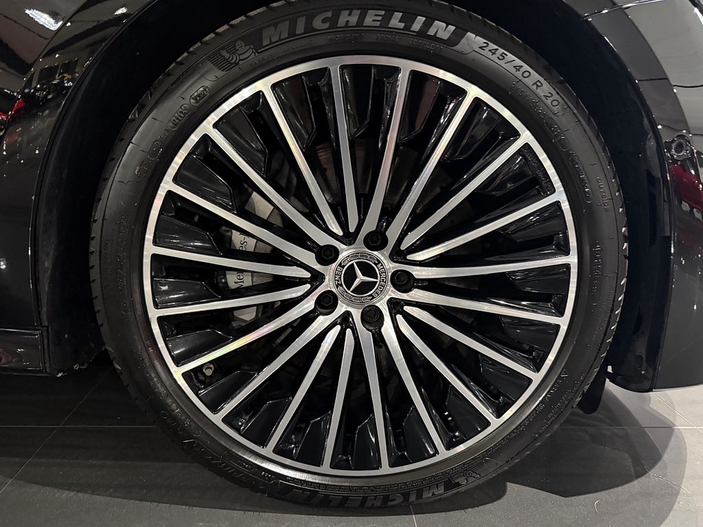 Mercedes-Benz E 300 e AMG Kombi Superscreen Läder 20tum - bild 7