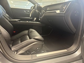 Volvo V60 T5 R-Design/M-värm/Navi/Pano/360°/Rattvärme/H&K