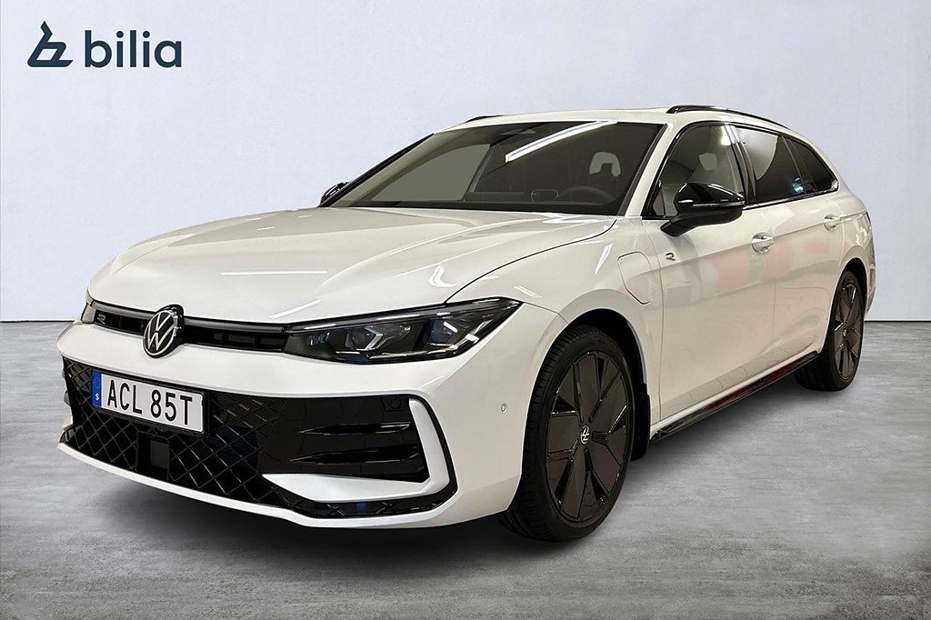 Volkswagen Passat eHybrid (272hk) R-Line Panorama Drag H/K