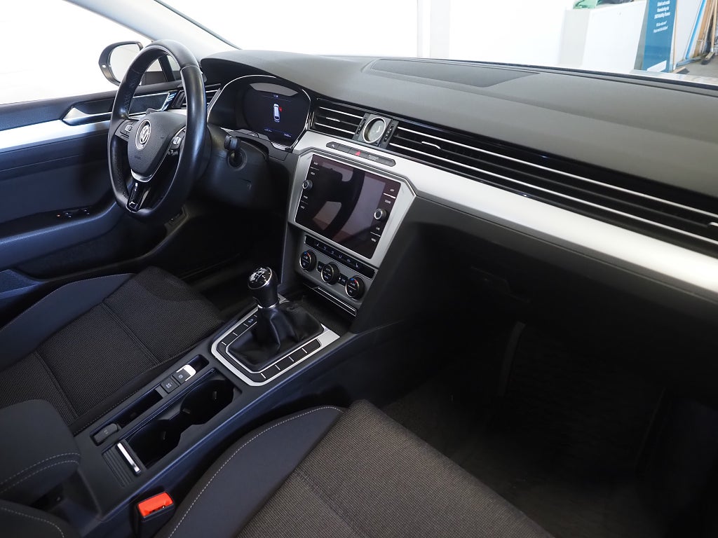 Volkswagen Passat Sportscombi 1.4 TSI 150hk Cockpit Drag Kamera 2018