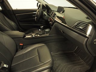 Sedan BMW 320 8 av 19