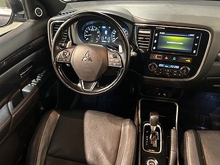 Mitsubishi Outlander 4WD 7-sits Onyx Pano 360° Drag S/V-hjul