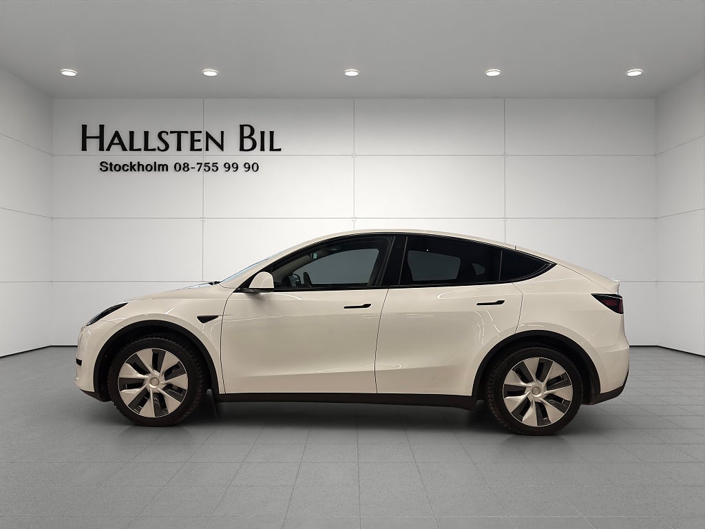 Tesla Model Y Standard Range RWD 1Ägare Drag Moms Svensksåld