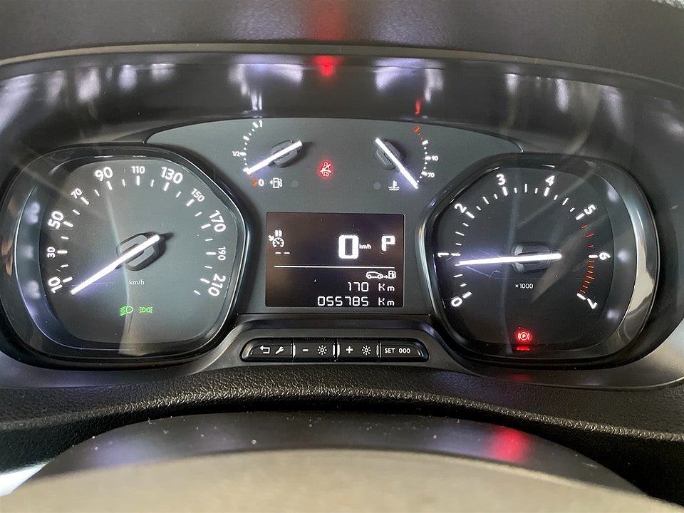 Bild på Peugeot Expert PRO+ 2.0 BHDi 145hk Aut L3 B-KAMERA DRAG